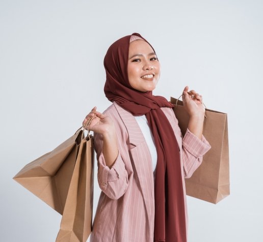 A happy women holding shopping bags